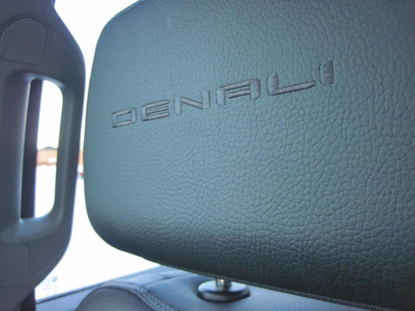 2021 silver /black GMC Sierra 2500HD Denali (1GT49REY0MF) , located at 9530 Old Seward Highway, Anchorage, AK, 99515, (907) 349-3343, 61.134140, -149.865570 - Low Miles on the GMC Sierra 2500 Denali Diesel. Come take a test drive. - Photo#24